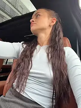 AngelinaTeller - Squirt in parking place 🤪