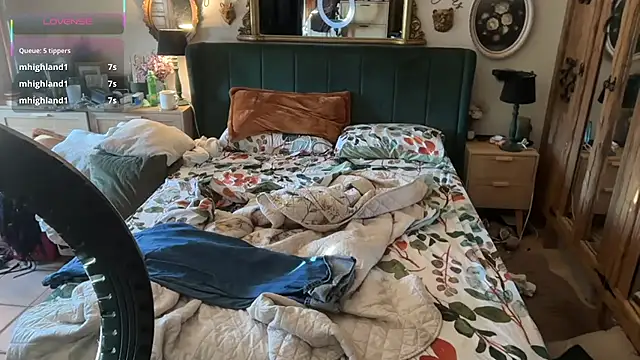 MrsMelia - pjs off