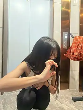 Xiao-Lin - 电梯口刺激裸上身踩车1分钟