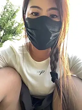 Lynn-156 - 户外刺激，完成目标脱掉上衣