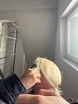 Elfi_InPublic - Show tits+slap in lobby