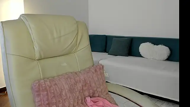 Sashavanee - fingering pussy
