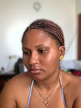 Madelltheebony - Fuck my pussy with my finger