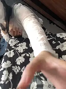 Masturbate-secretly - off underwear&bra behind stranger