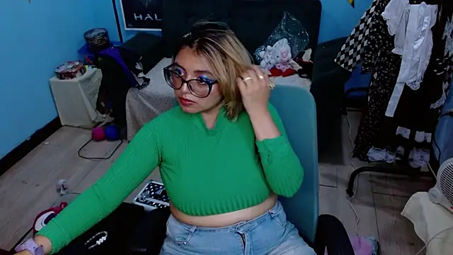 Ohmysqueak - show boobs uwu