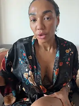 Jessika-Milf - Boob flash