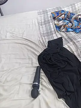 Sarahlove01 - JE MONTRE MES SEINS