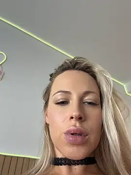 Streetdoll - naked boobs for you + gift