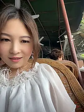 Lola666999 - 户外茶楼玩刺激，完成任务手指抽插出水