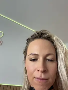 Streetdoll - naked boobs for you + gift