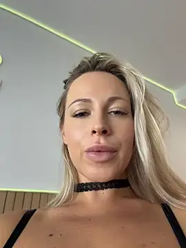 Streetdoll - naked boobs for you + gift
