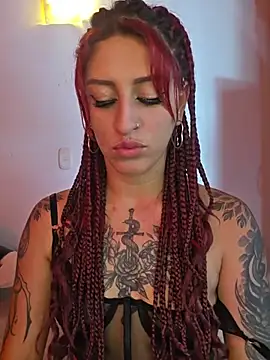 Sofi_Sofii - Playing with her pussy + big squirt