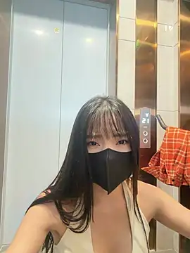 Xiao-Lin - 电梯口刺激裸上身踩车1分钟