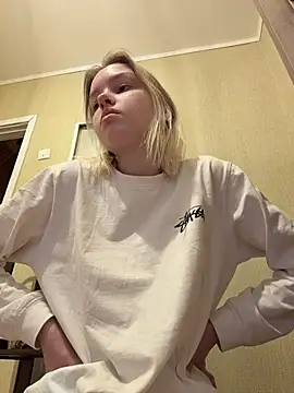 AshleyMur - play with nipple piercing