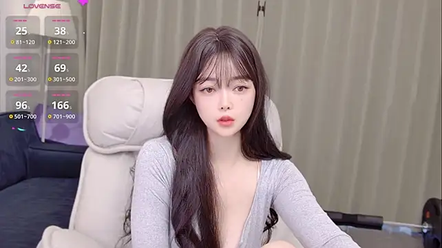 Uikyy1 - 没什么特长 就喜欢你特长（裸背诱惑)