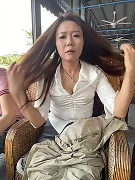 Mia999 - 户外脱内裤