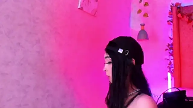 Vickmoon - squirt with a vibrator