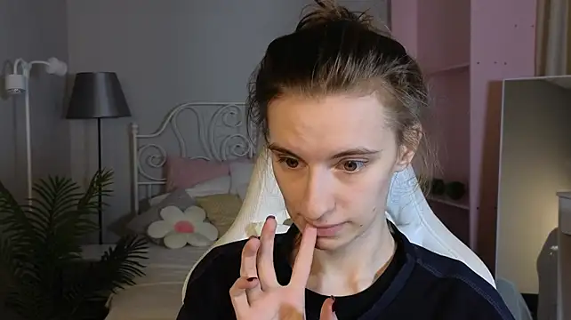 Kaleriyaa_ - to tease with one's butt