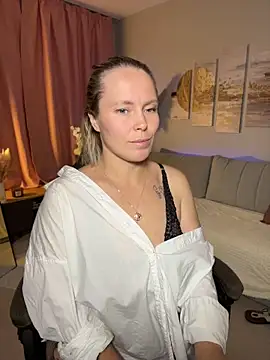 Charming_Daphny - Tease butt close up