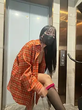 Xiao-Lin - 电梯口刺激裸上身踩车1分钟