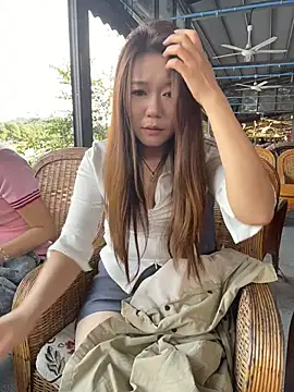 Mia999 - 户外脱内裤