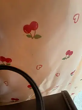 Maomao116 - 超级敏感，易喷体质，能一直喷水🐳，手指带套抽插2分钟