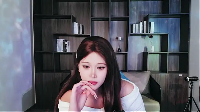 Yiyi__01 - 性感全裸影子舞