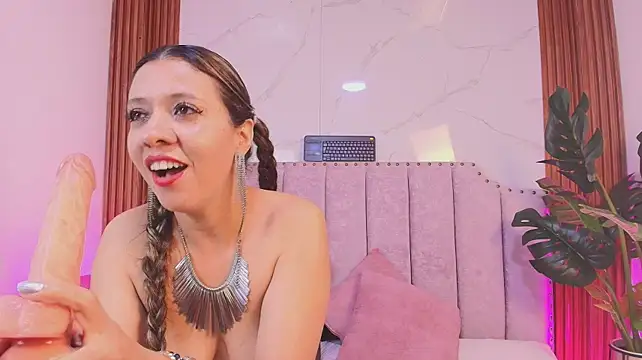 Samantta_606 - put one fingers in my ass