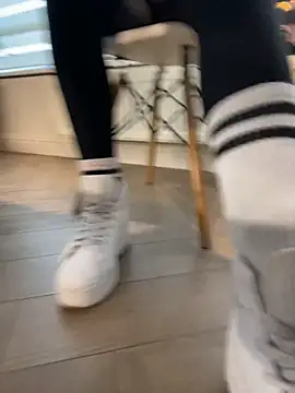FeetVibe - 💅Toe Wiggle Show