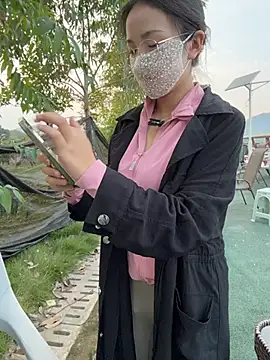 Richuan - 茶园人多，挑战上身裸体。主播不敢出声