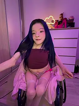 MiniSophiaa - Show ass/doggy 5min