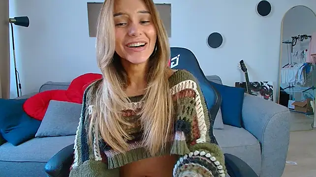 Chloe_Ravens - ride fuckmachine