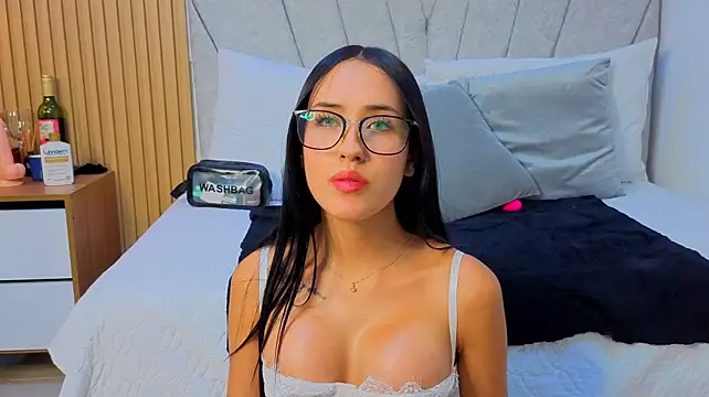 Maddy_Montcla - Let me see that ass and smack it.