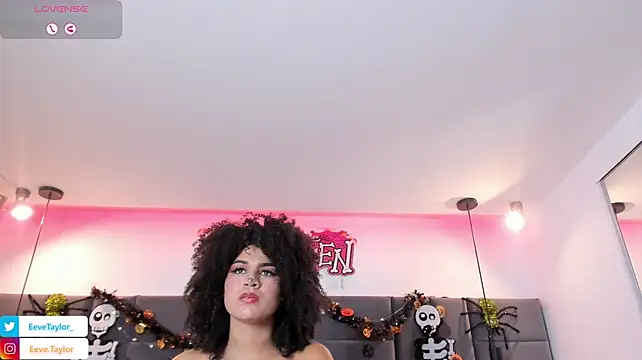 Eevee_Taylor - Play with Pussy lips 🔥🔥