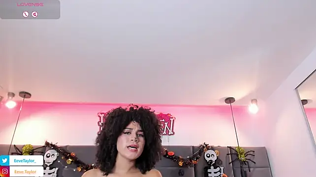 Eevee_Taylor - Play with Pussy lips 🔥🔥