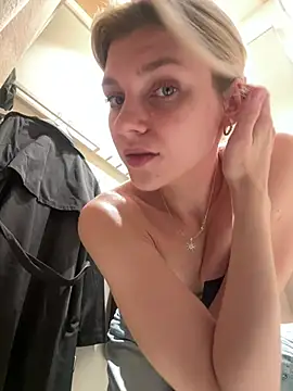 ValenciaShock - AHEGAO+ NAKED BOOBS