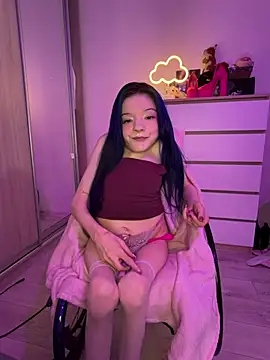 MiniSophiaa - Show ass/doggy 5min
