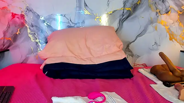 LucianaMadura1 - control of the toy for 3 minutes