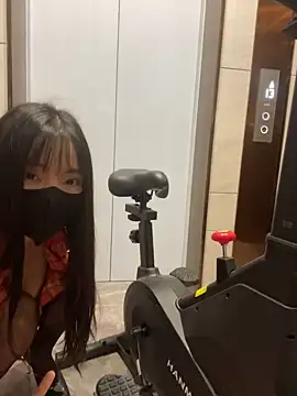 Xiao-Lin - 电梯口刺激裸上身踩车1分钟