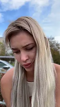 KikiWatson - Show naked ass in public 🔞