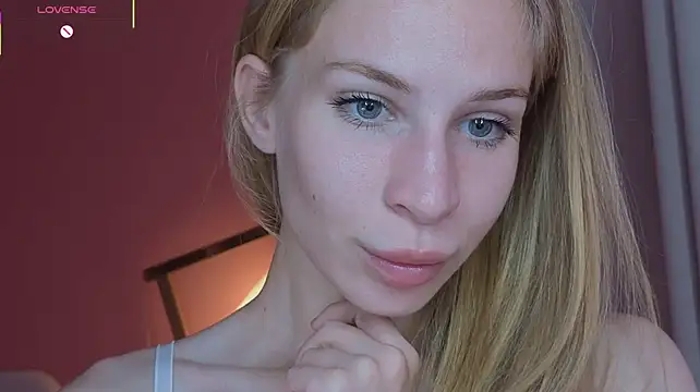 Elis_Fox - DOGGY POSE & SHOW PUSSY, ALICE ! ;P