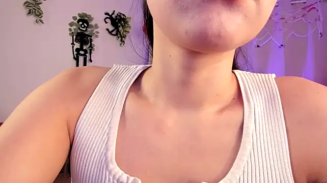 Divine_Madeleine - NIPPLES PLAY