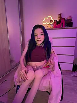 MiniSophiaa - Show ass/doggy 5min