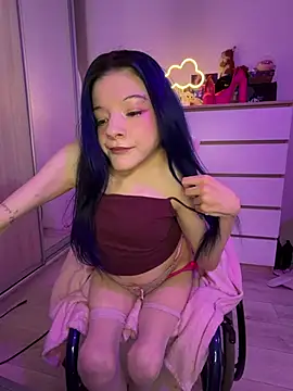 MiniSophiaa - Show ass/doggy 5min