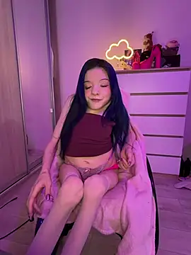 MiniSophiaa - Show ass/doggy 5min