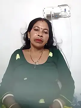 Bangali-aunty - Boobs show
