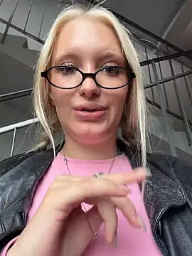 Elfi_InPublic - Hey Elfi!!!Kiss u lips+show tongue ✨
