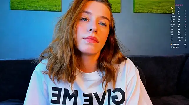 LettyWilde - Playing with lips