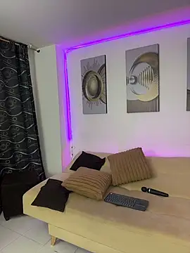 Alessia-ferrer1 - 💖fingers my pussy