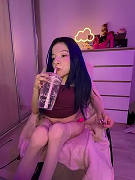 MiniSophiaa - Show ass/doggy 5min